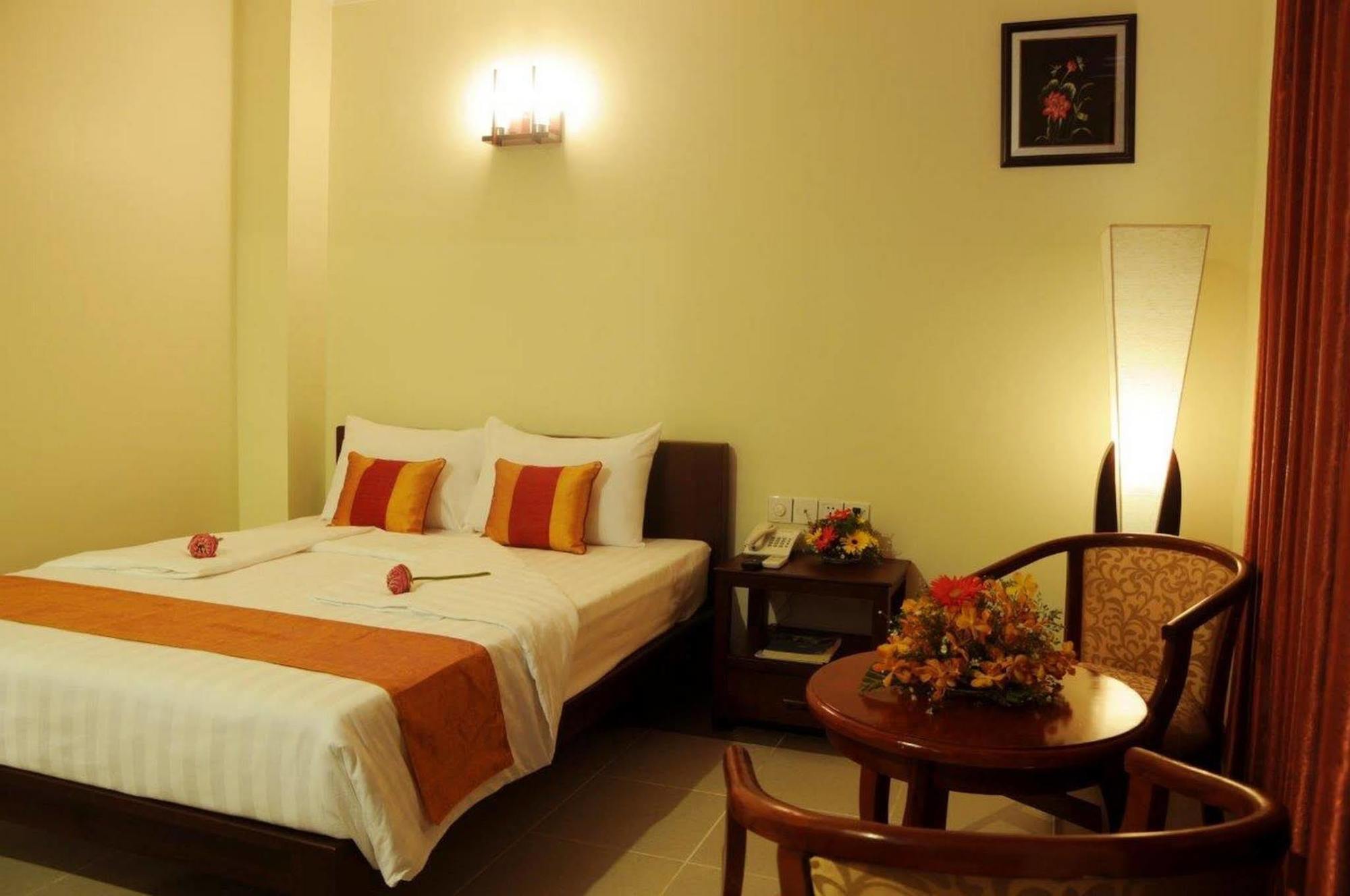 V N E Hotel Phnom Penh Zewnętrze zdjęcie