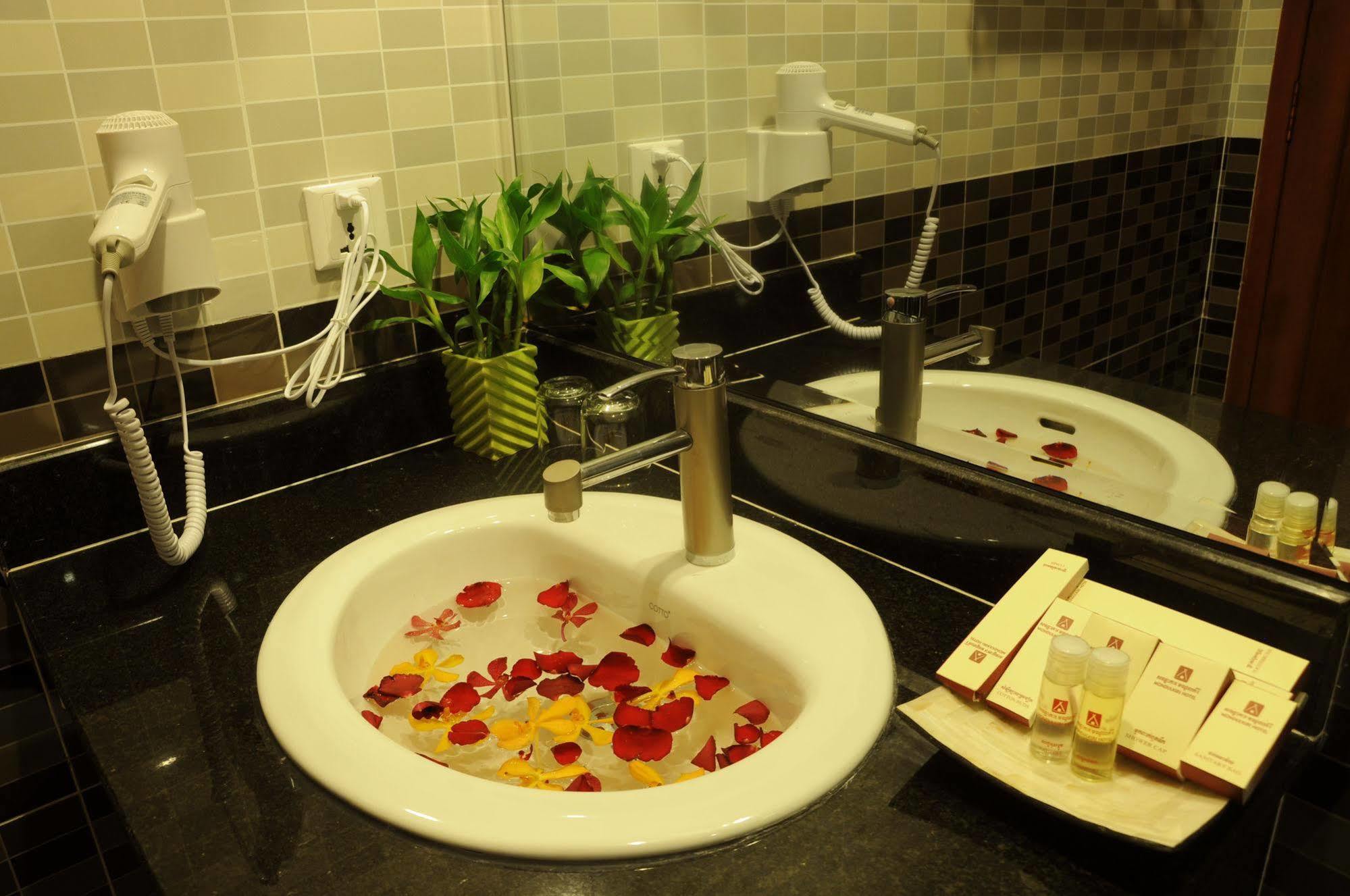 V N E Hotel Phnom Penh Zewnętrze zdjęcie