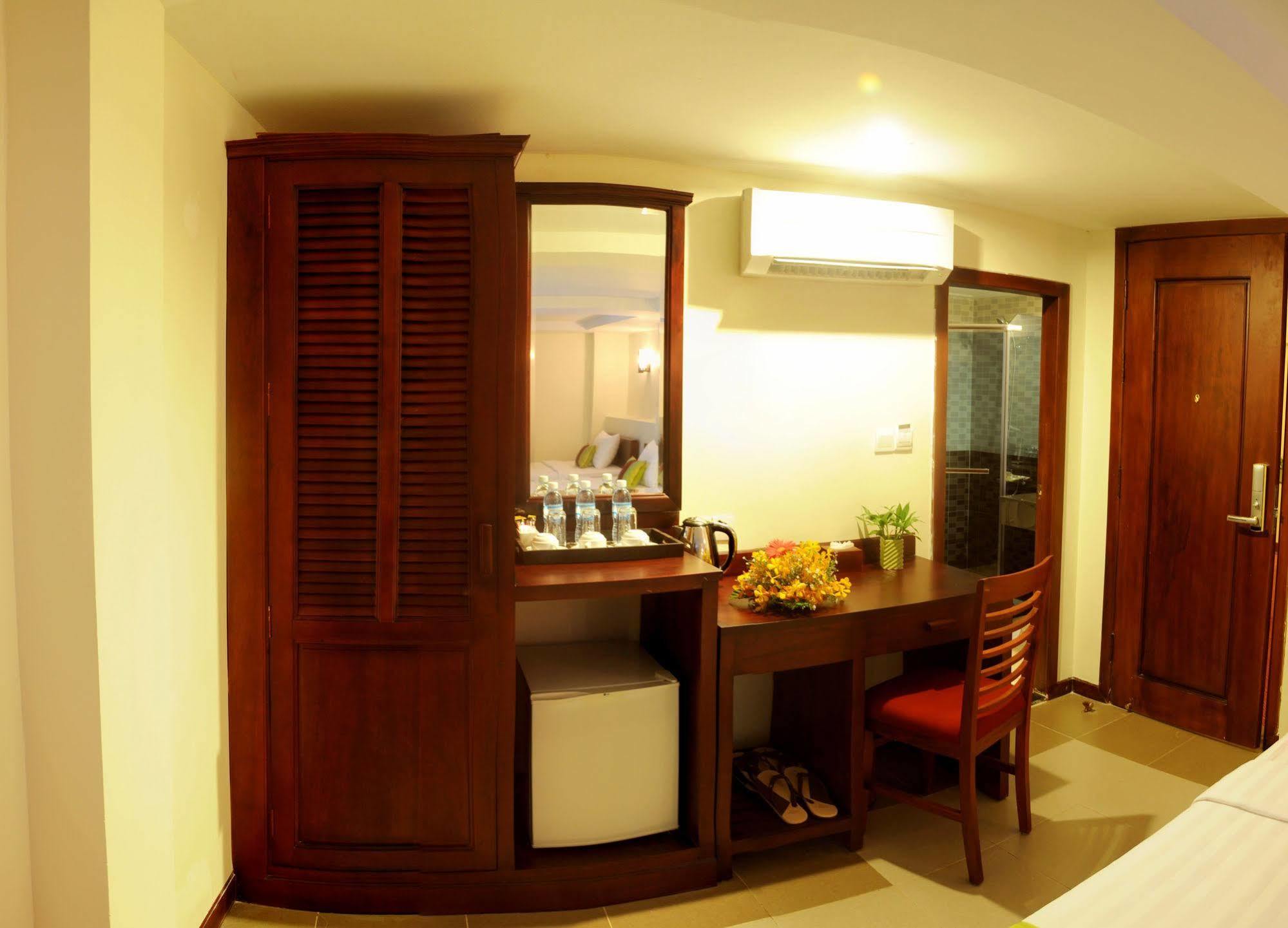 V N E Hotel Phnom Penh Zewnętrze zdjęcie