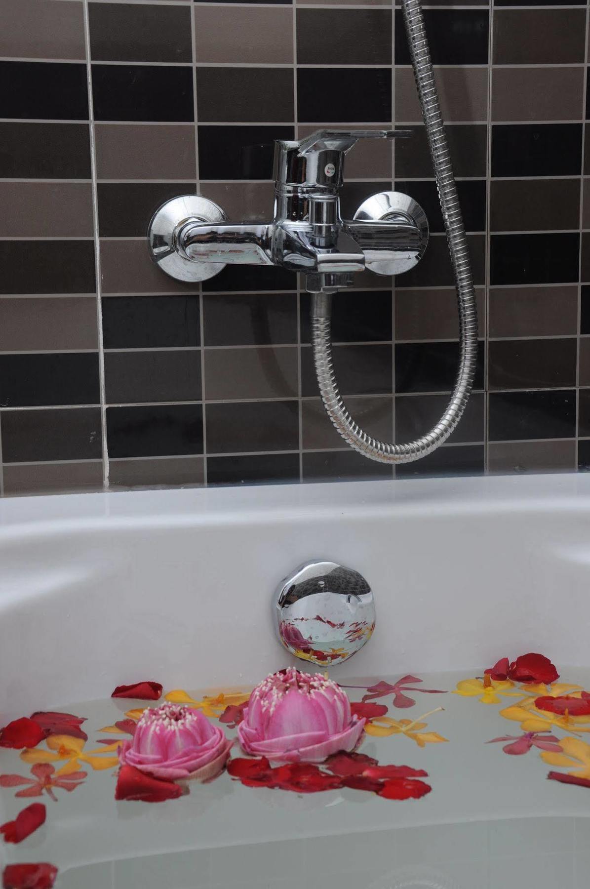 V N E Hotel Phnom Penh Zewnętrze zdjęcie