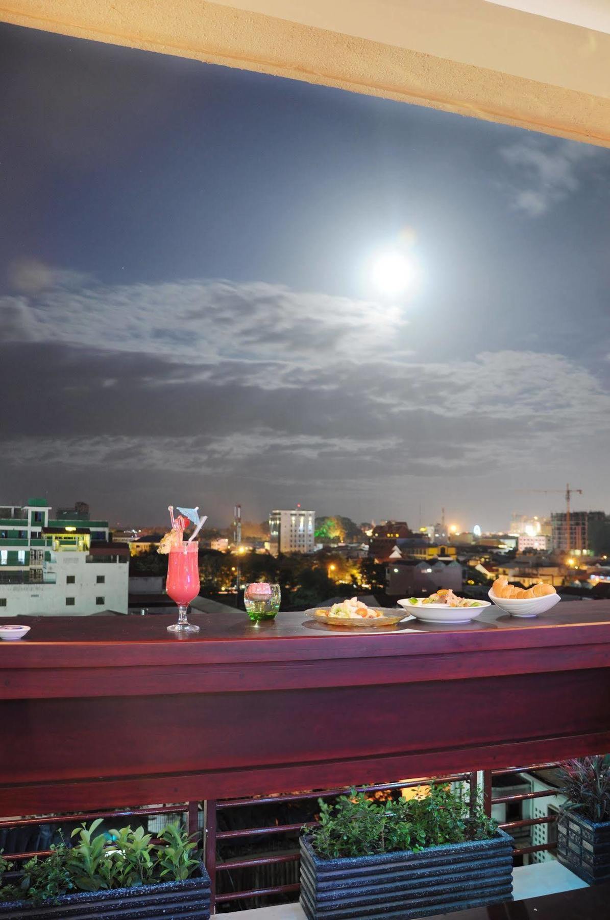 V N E Hotel Phnom Penh Zewnętrze zdjęcie
